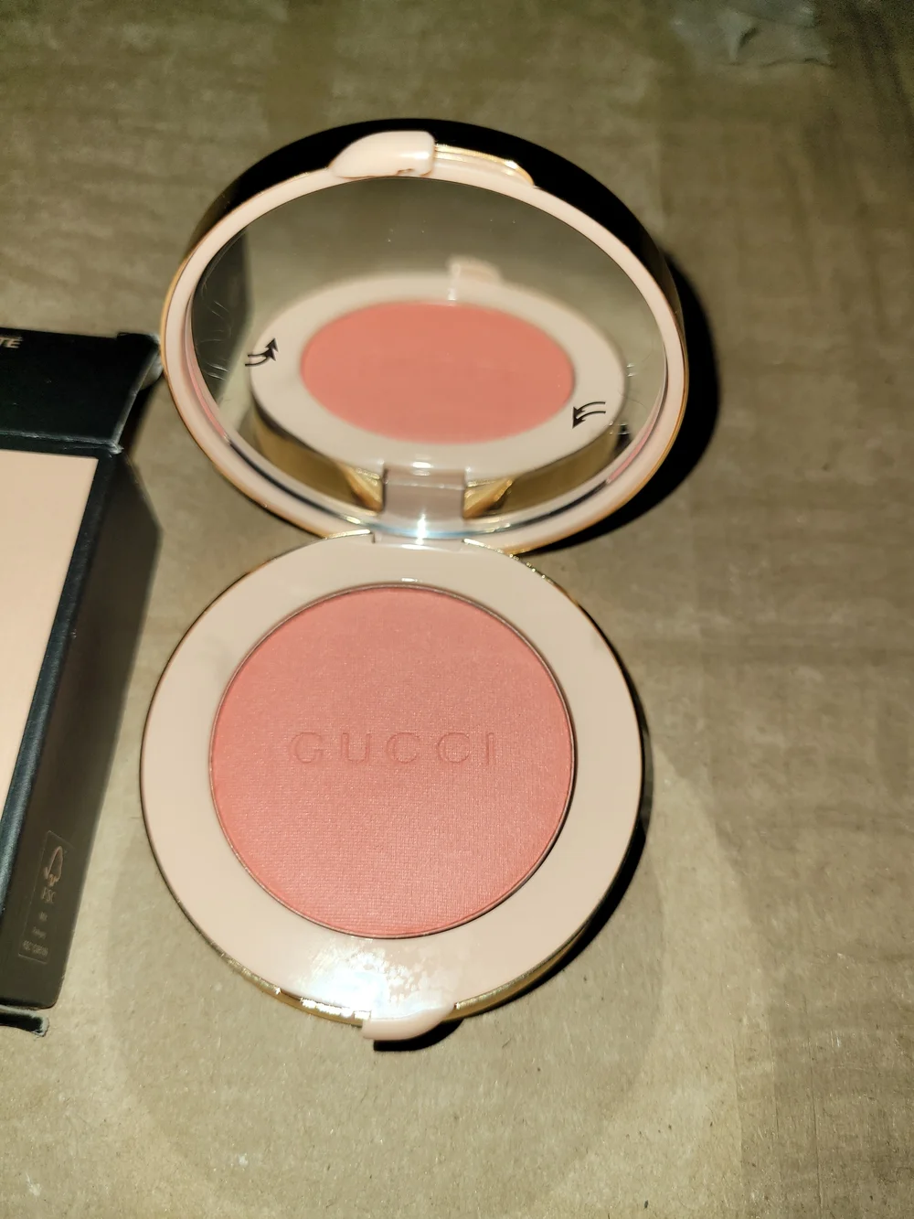 Gucci Blush De Beauté Cheeks & Eyes Powder - 08 Soft Red
